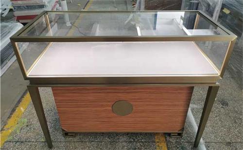 如何衡量珠寶展示柜造型設(shè)計美觀與否，規(guī)格是否匹配(圖1)