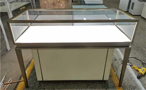 如何衡量珠寶展示柜造型設(shè)計美觀與否，規(guī)格是否匹配(圖3)